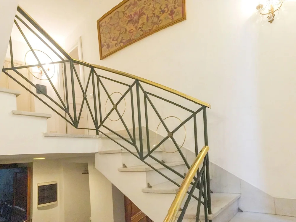 Majestic 1BR / 2BR Suites Next To Colosseum at Piazza Venezia