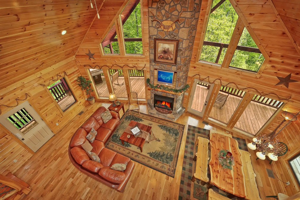 Knotty Nice: Theater Hot Tub Sauna Near Town
