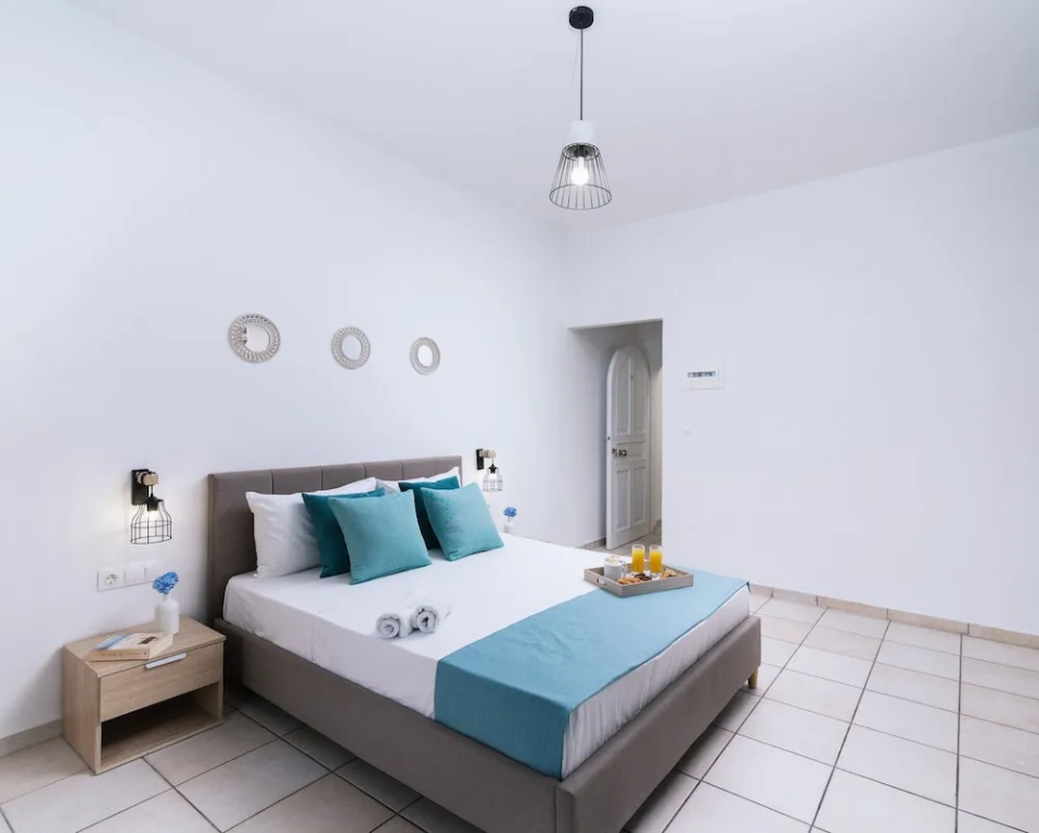 Ermis Luxury Suites & Apartments