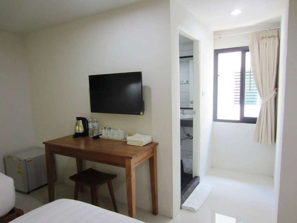 Tiya House Rooms & Cafe