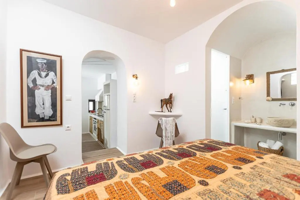 White Luxurious Apartment IΙI