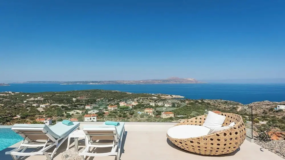 A Sublime Villa in Kokkino Horio