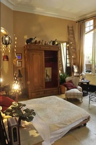 "Chambre d'Autres", massages