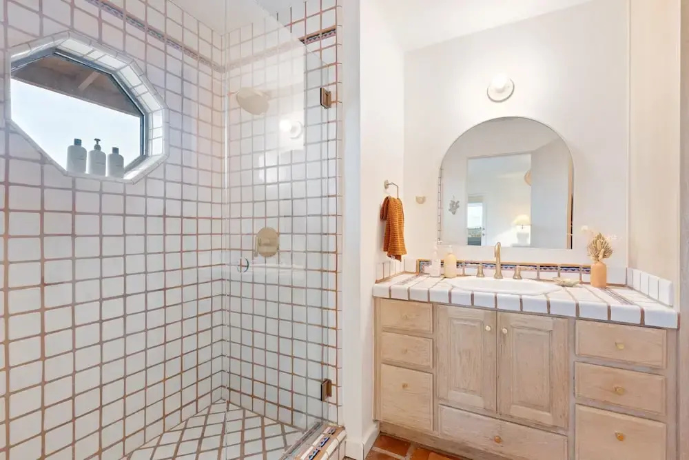Terracasa - Hot Tub, Fire Pit, Outdoor Shower & Endless Views 2 Bedroom Home by RedAwning