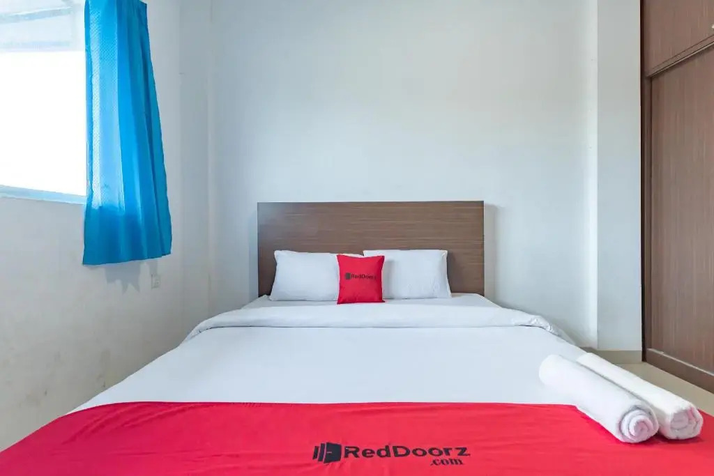 RedDoorz Plus near Kepri Mall