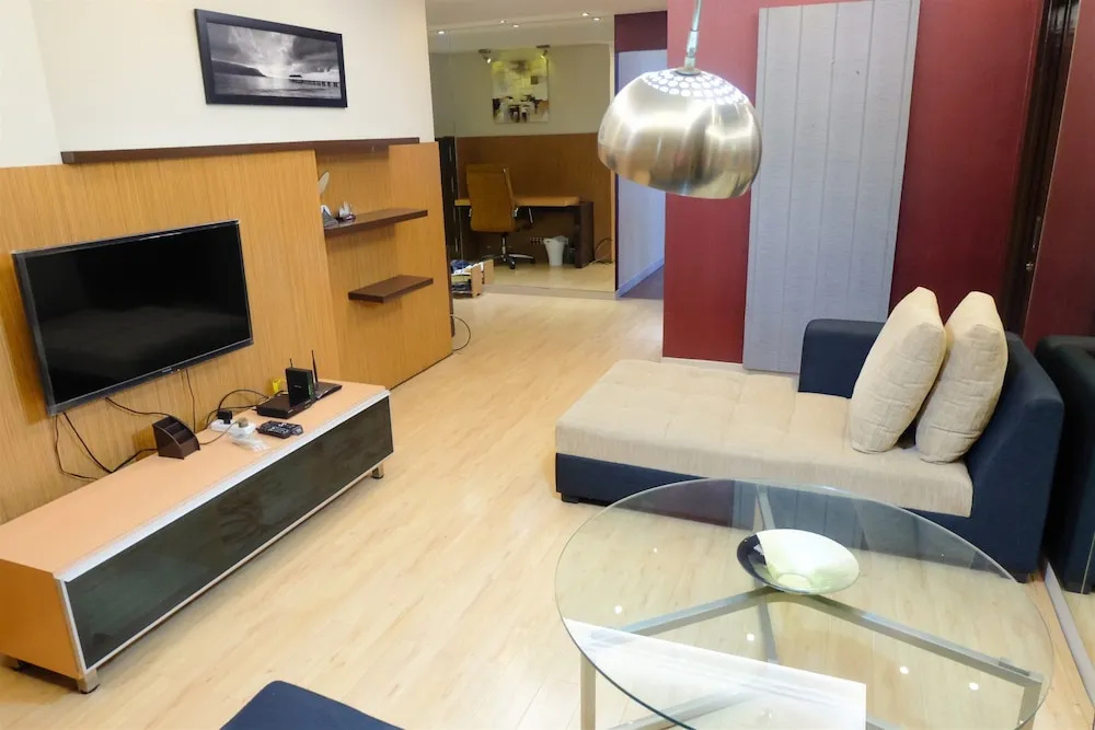 Best 1BR Apartment at Hampton's Park Residence