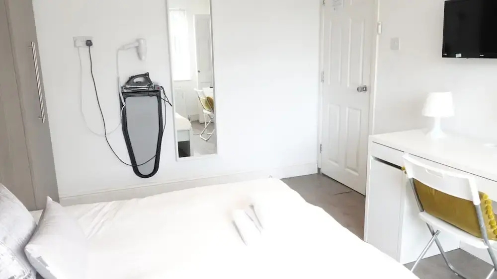 Private Bathroom Rooms- Near Heathrow - Near Shops