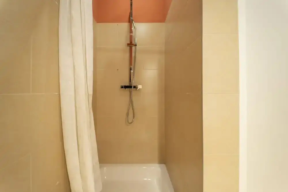 Beautiful and Sunny 2bdr Apartment