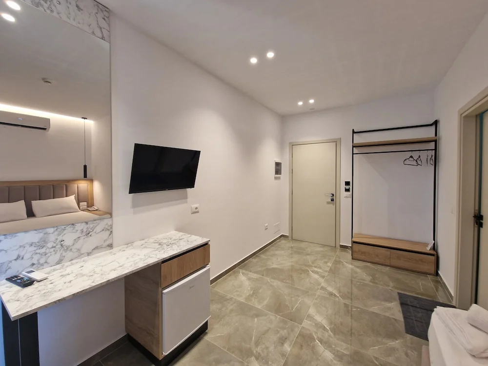 Monel Hotel