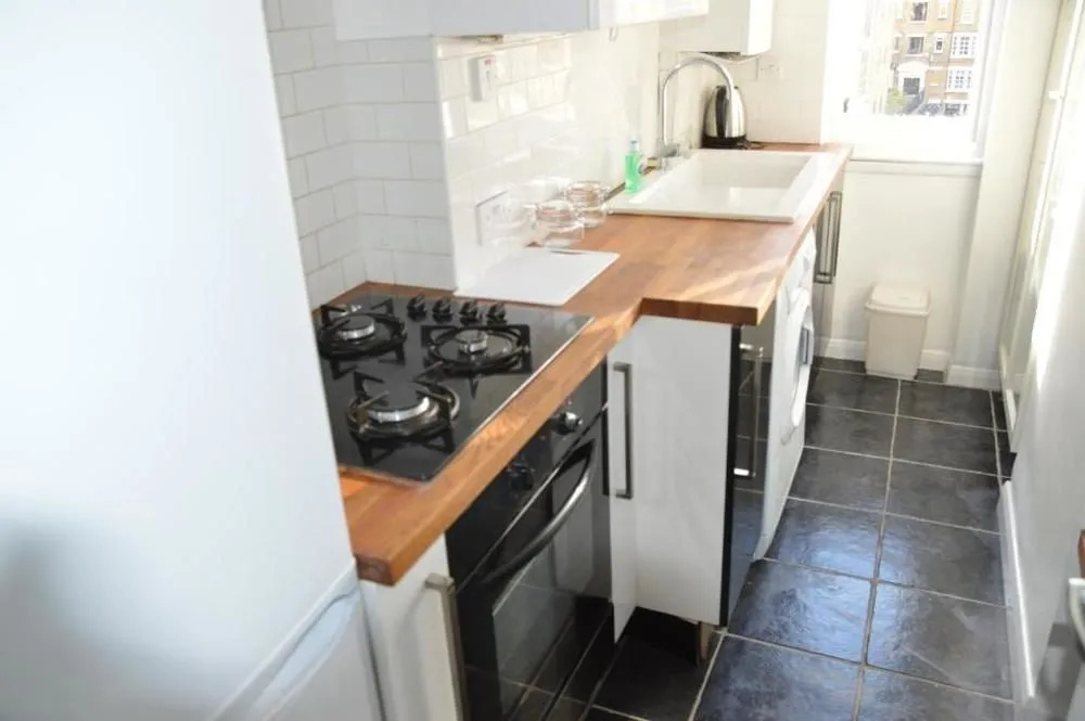 London Borough Station Apartment