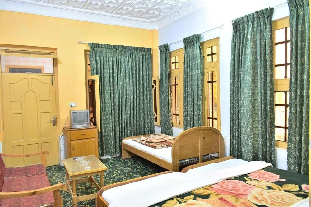 The Rose Palace Hotel & Restaurant