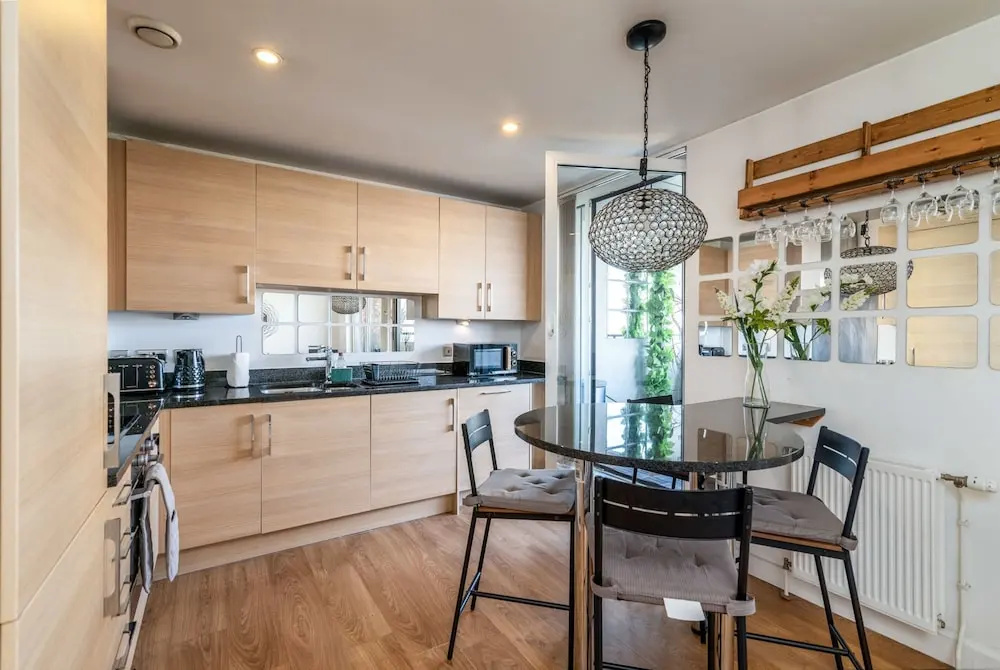 Modern Comfort: Stratford 3BR Duplex