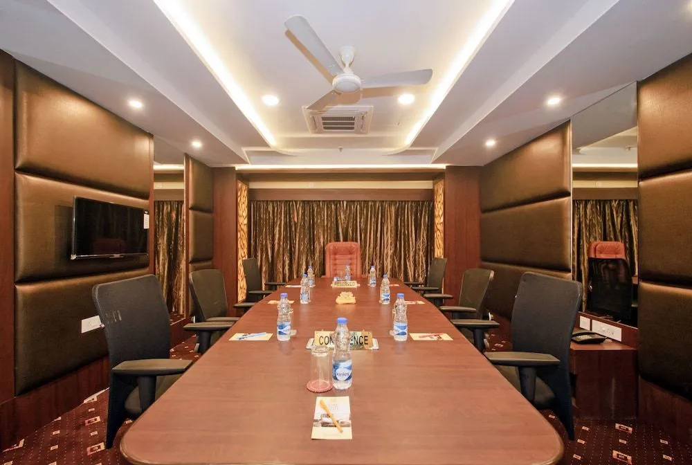 Capital O 8565 Hotel Golden Palace