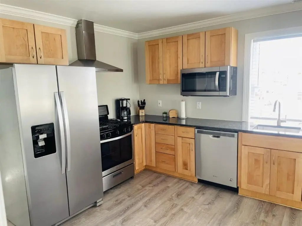 Ww407 West Tacony Avenue, 3rd Floor