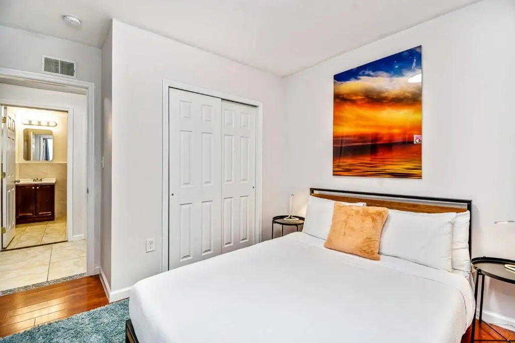 Gorgeous 2BD Next to the Convention Center and Reading Terminal