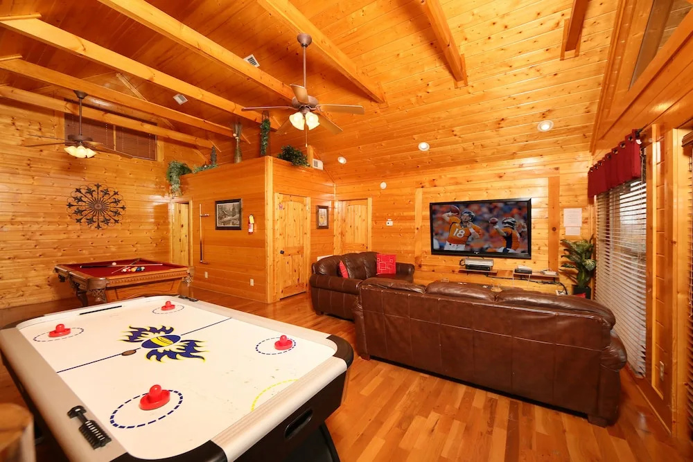 Wavyleaf Retreat - Four Bedroom Cabin