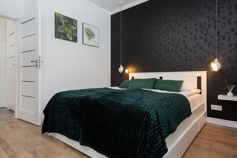 Rzeczypospolitej Apartment by Renters