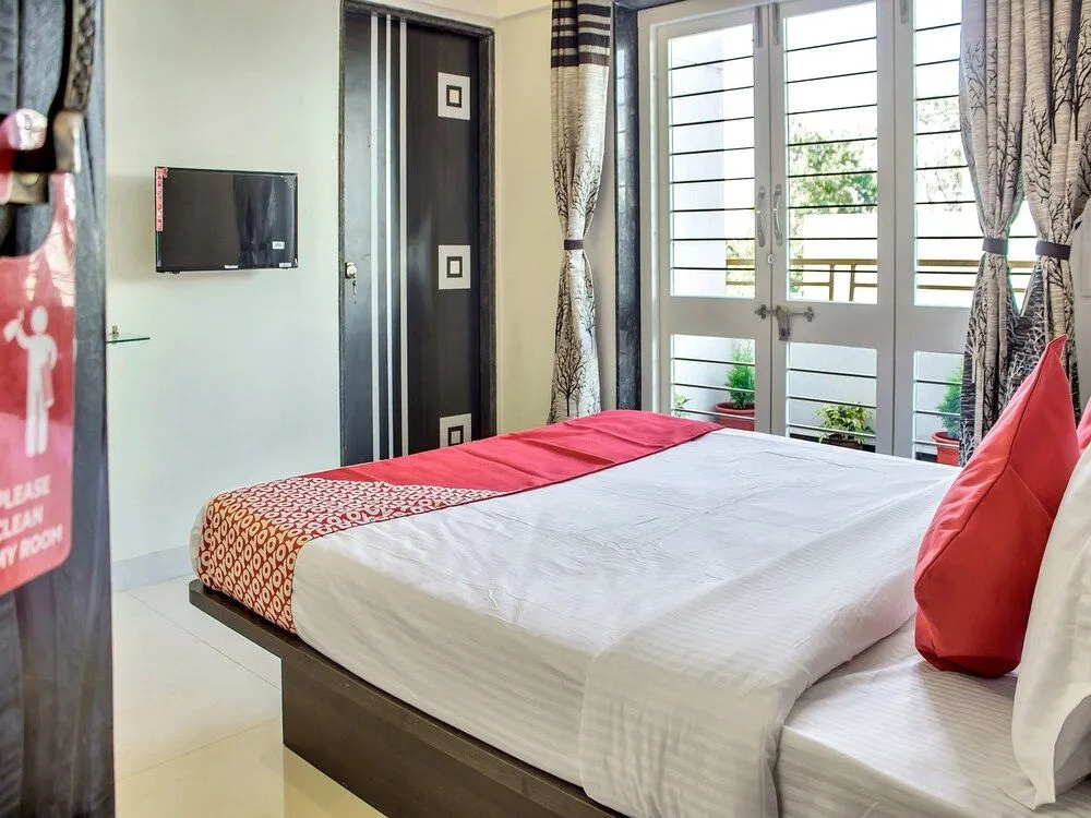 OYO 12042 Green Olives Apartments