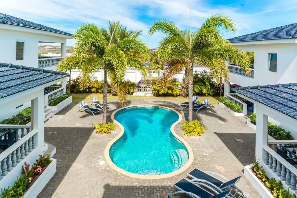 5 Star Caribbean Lodge - Jan Thiel