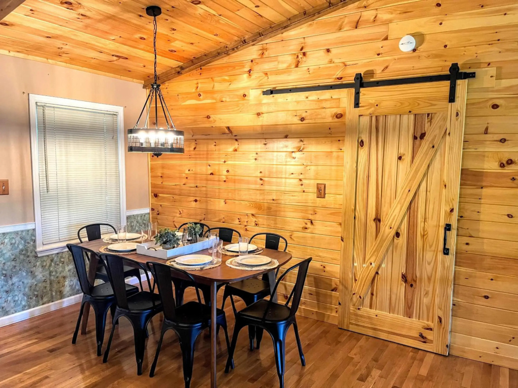 Ole Smoky BnB - Game Room, Hot Tub, Mtn Views!