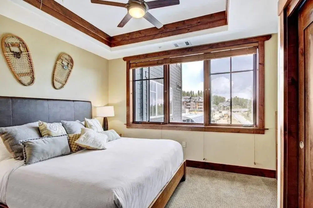 One Ski Hill Place S8322