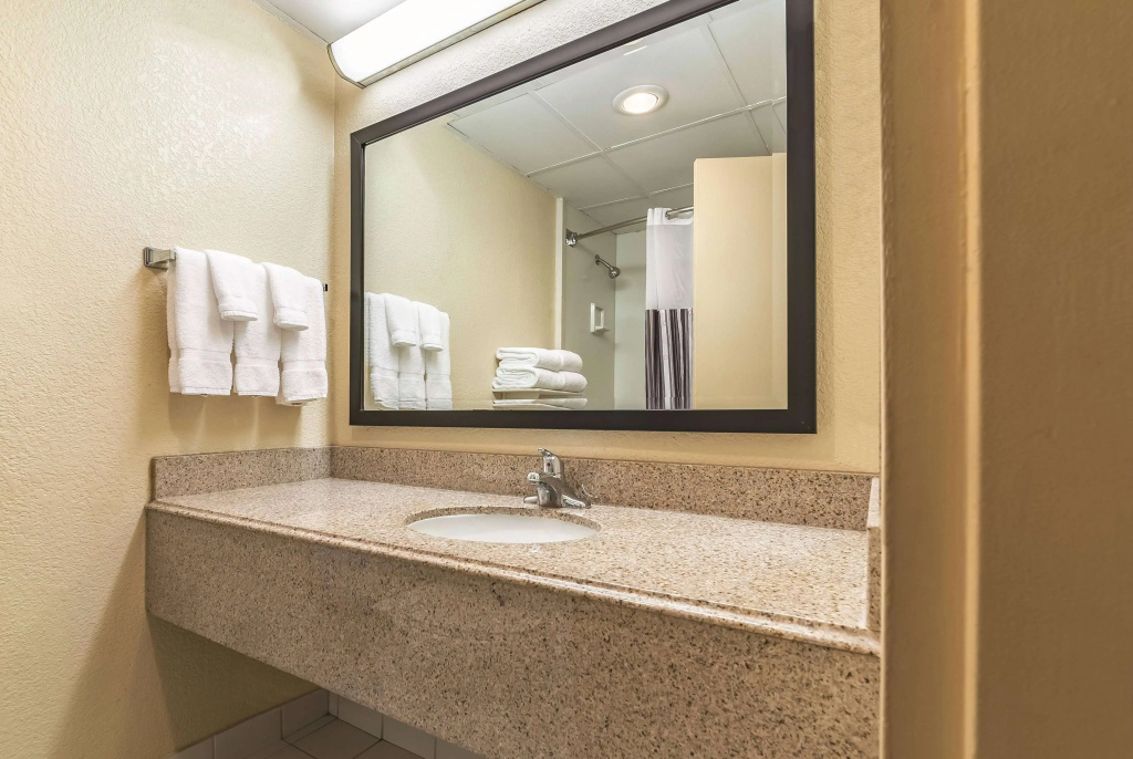 Ramada Inn by Wyndham Fairfield NJ