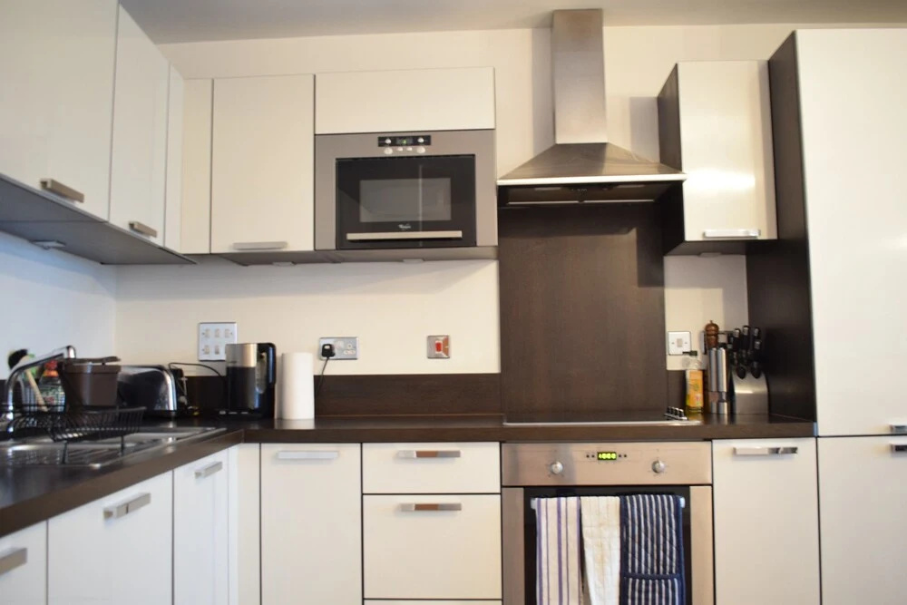 Modern 2 Bed Flat With Balcony in Canada Water