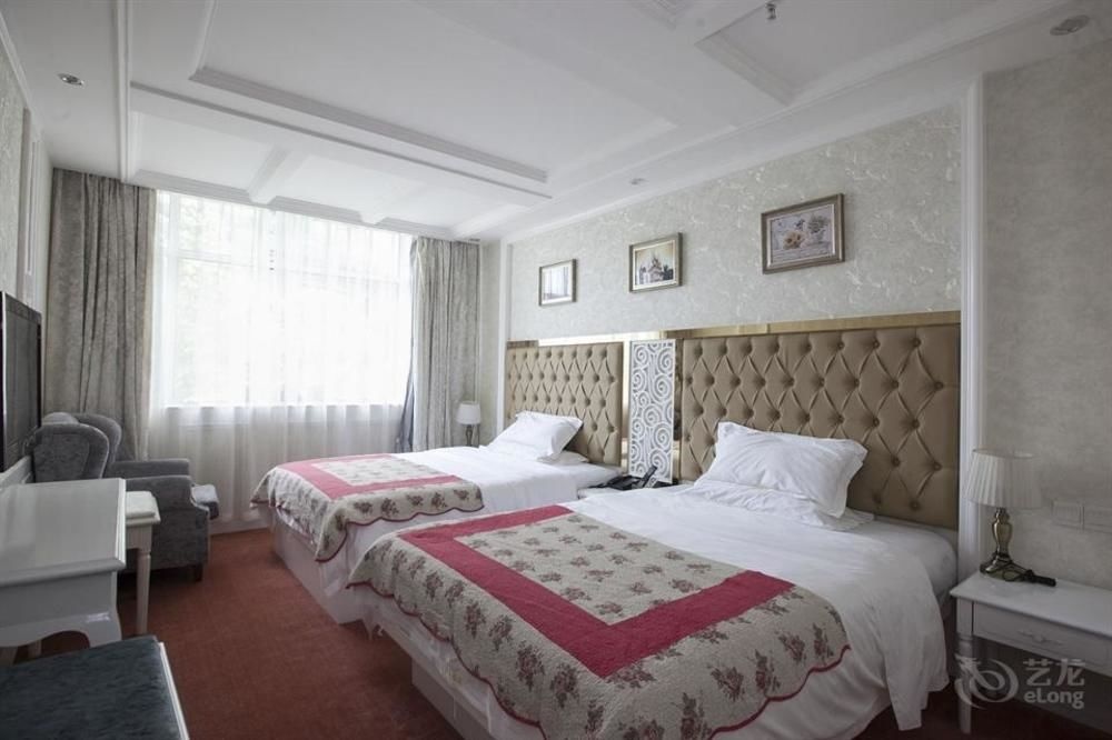 Roman Holiday Hotel (Wuhan Xibei Lake)