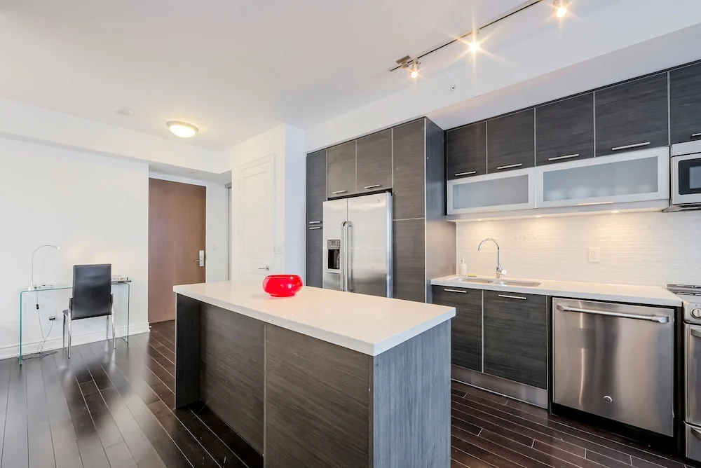Canada Suites on Bay