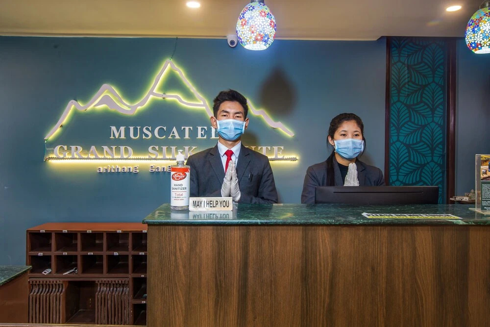 Muscatel Grand Silkroute - 300 Mts from MG Marg