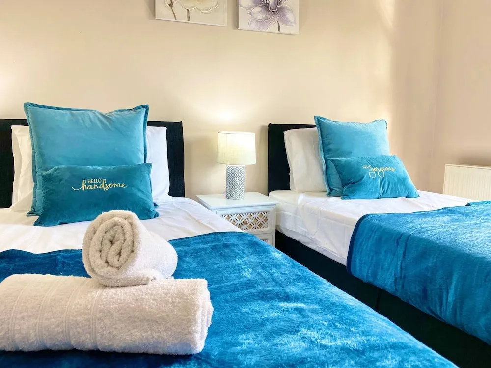 5-bed Townhouse Salford Deep Cleaned