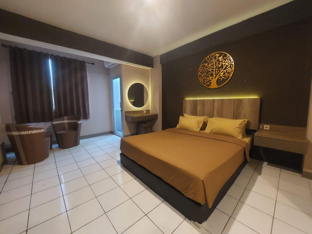 Emerald Apartel