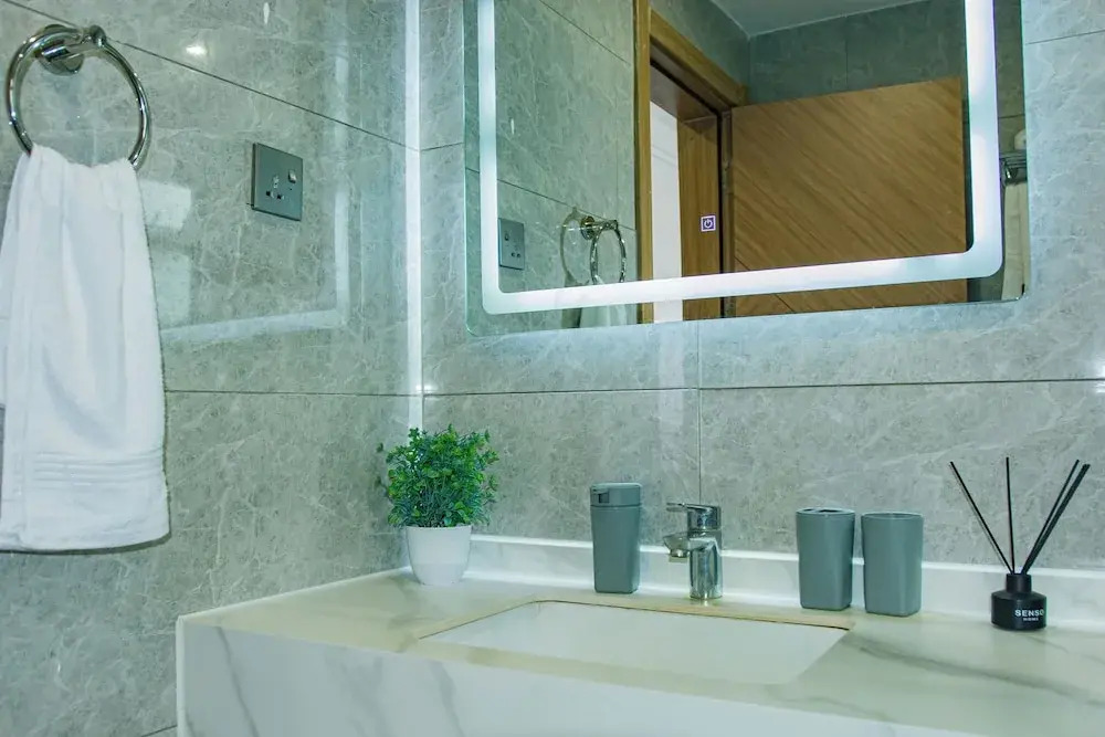 Moonlight Manor by Edmor Suites