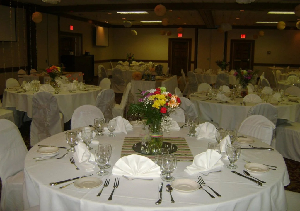 Holiday Lodge Hotel & Conference Center