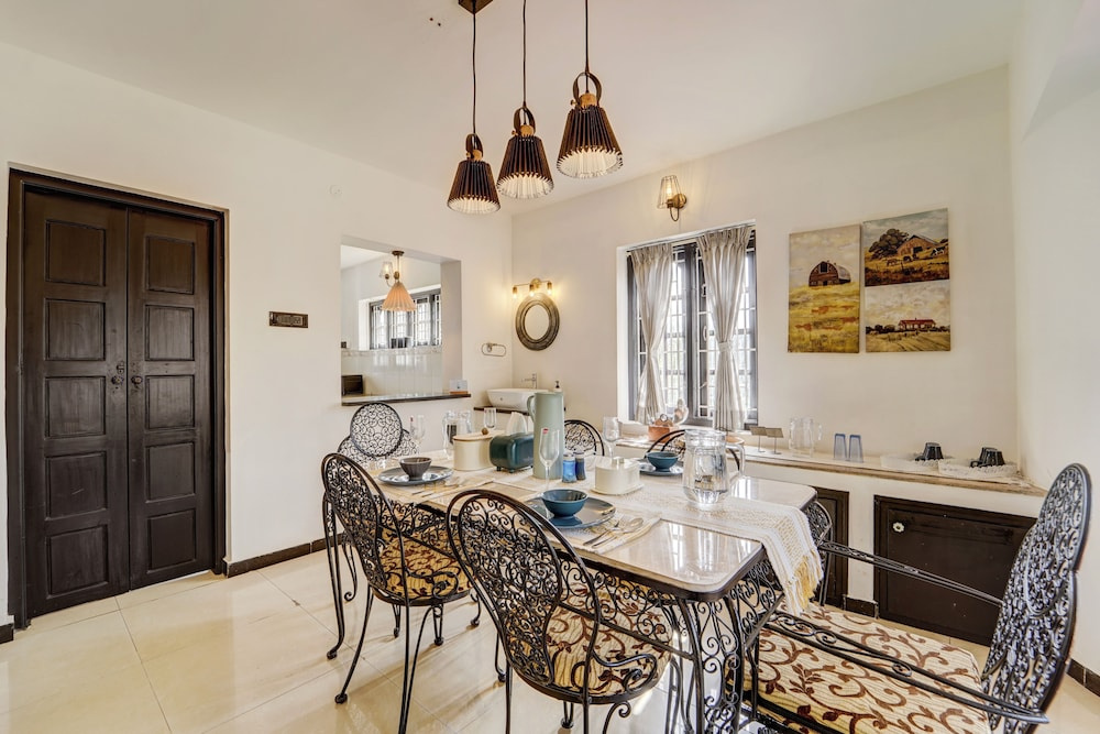 Alaya Stays Cleft 3BHK with Garden