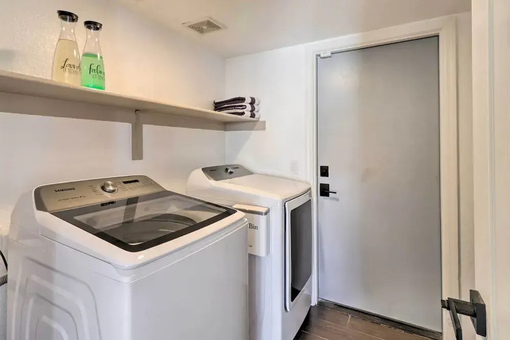 Complimentary Heated Pool: Goodyear Getaway!