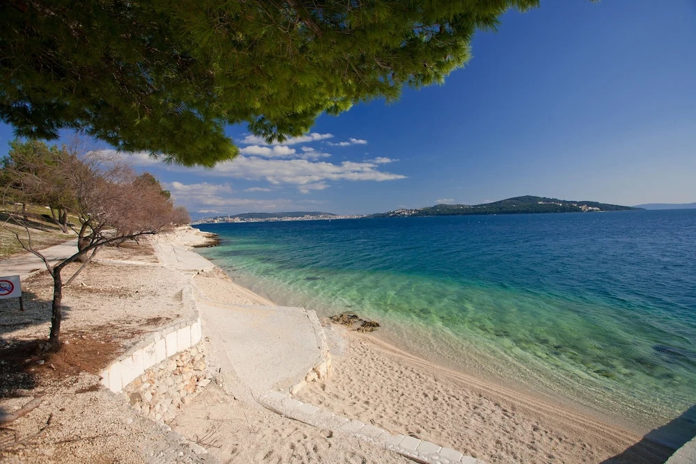 Villa Masha is a Detached House, Very Finely Accommodating 6 to 7 Persons