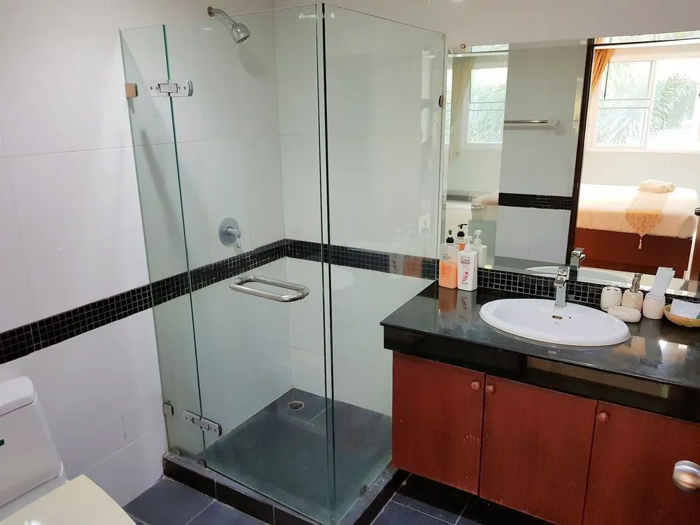 A Large 2 BR-3 Baths 207 Downtown