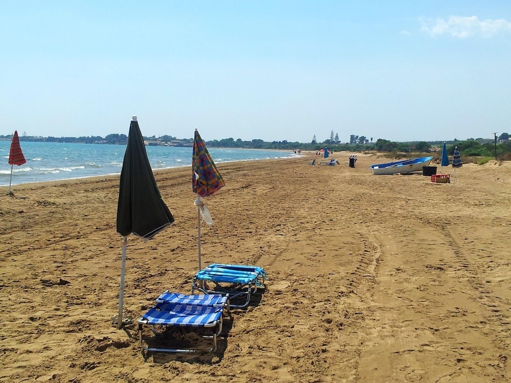 House With 6 Bedrooms in Pachino, With Wonderful sea View, Enclosed Garden and Wifi Near the Beach