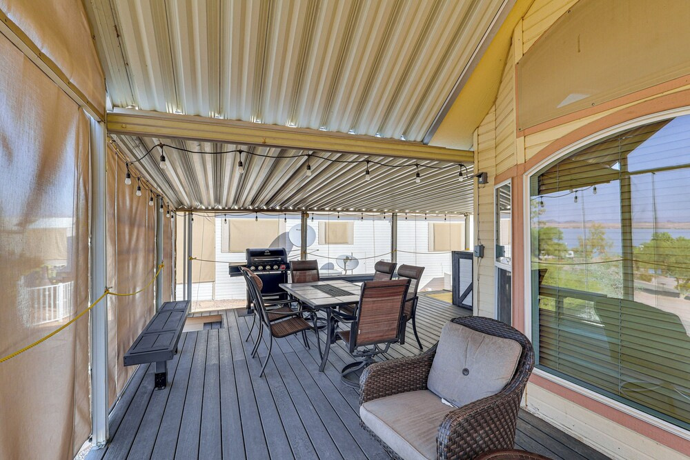 Boat Launch + Mountain Views: Lake Havasu Cabin