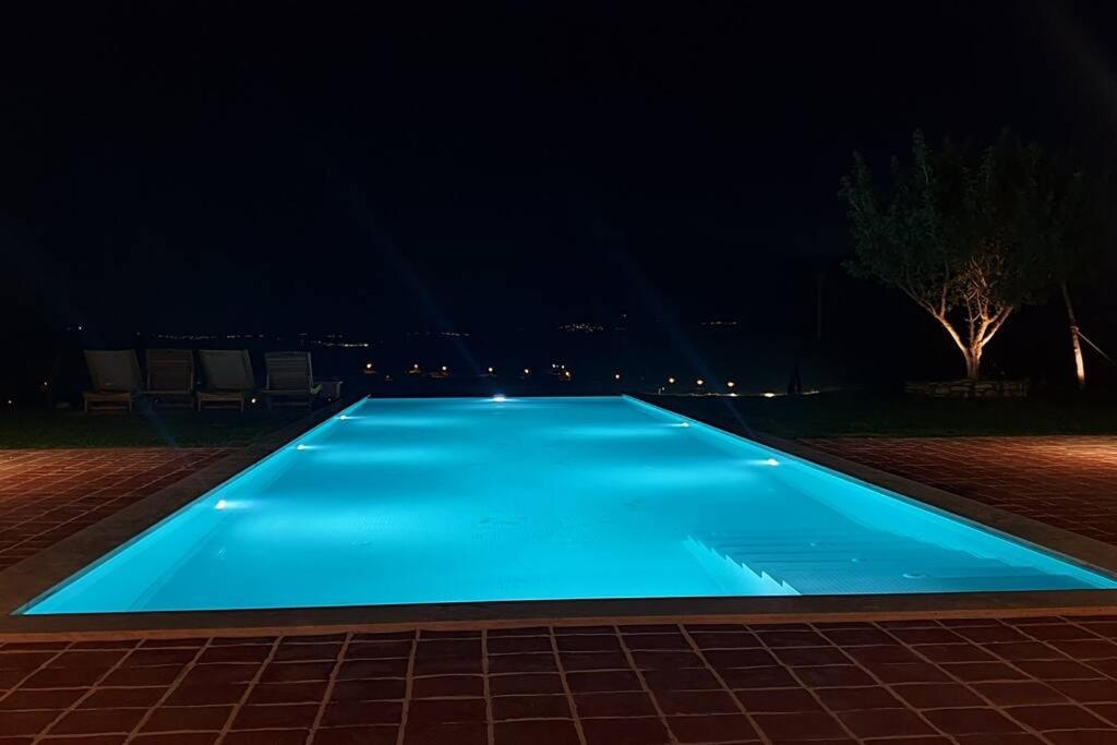 Magnificent Stone House Villa 14 beds 7 en-suite rooms Çeşme (450 m2 6500 land)