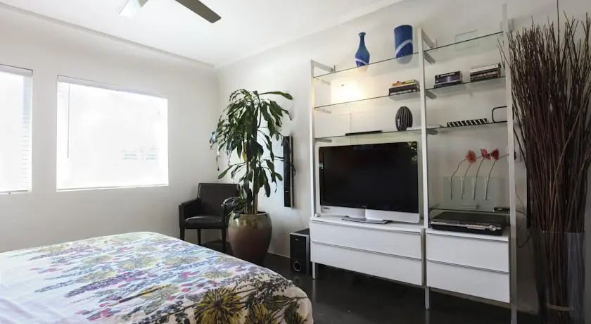 Globe Suites off Abbott Kinney