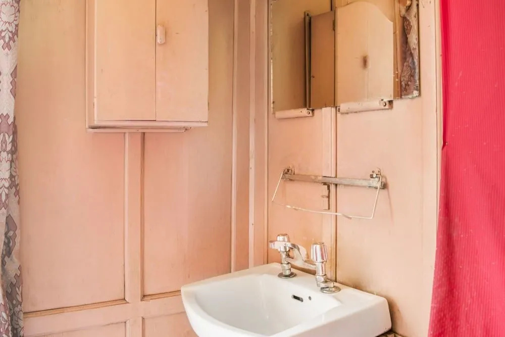 GuestHouser 1 BR Houseboat 1fda