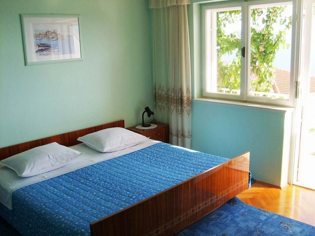 Apartment Ivan - with parking : A4 Omis, Riviera Omis