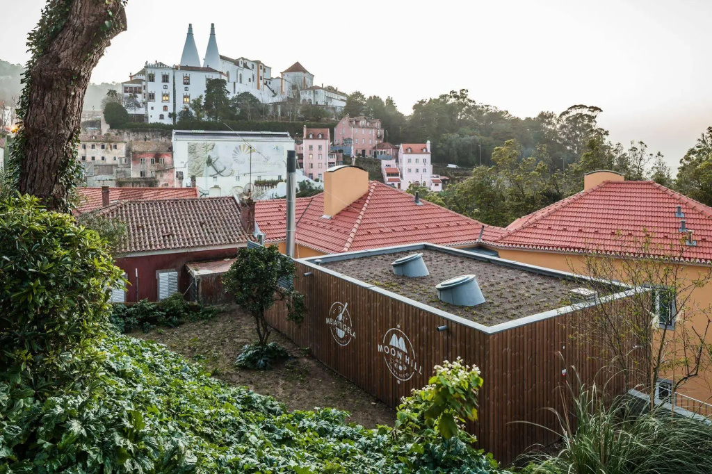 Moon Hill Hostel