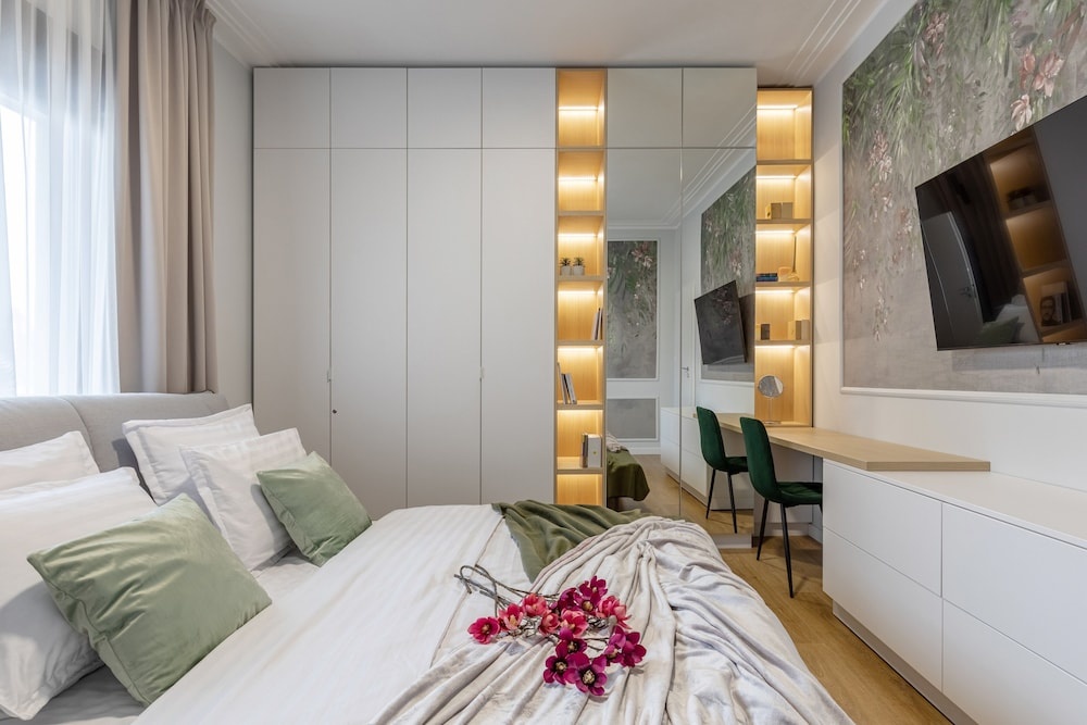 Luxury Piata Romana 2BR Urban Sanctuary by HOLT