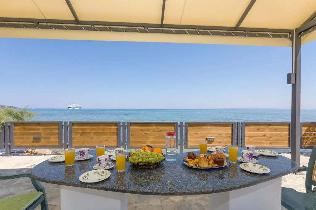 Venetico Beachfront Apartments & Suites - Sea View Suite