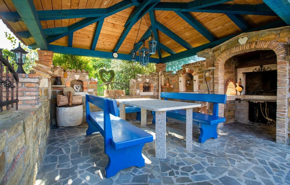 Stunning Home in Izola with Outdoor Swimming Pool, Hot Tub & 5 Bedrooms
