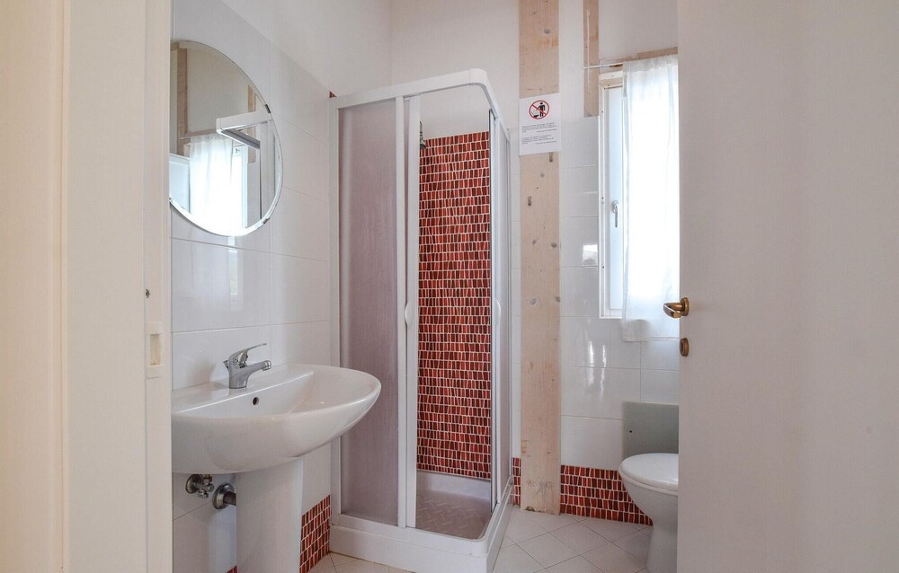 2 Bedroom Lovely Home In Torrenova