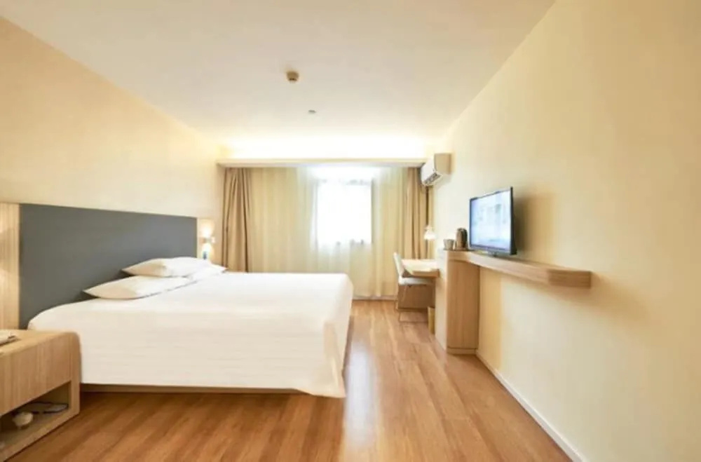 HanTing Hotel (Guangyuan Central Hospital Maternal and Child Branch)
